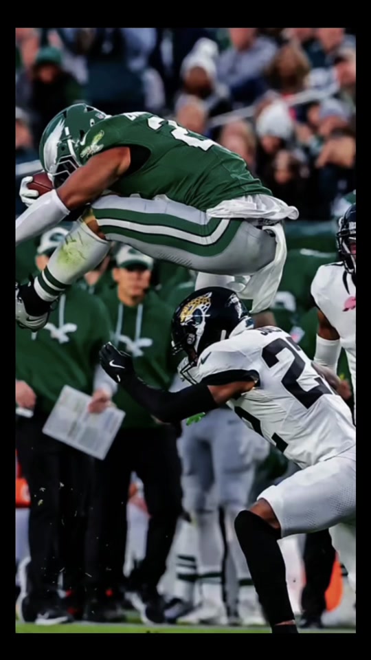 关于橄榄球战术调整奏效，成功扭转局势的信息