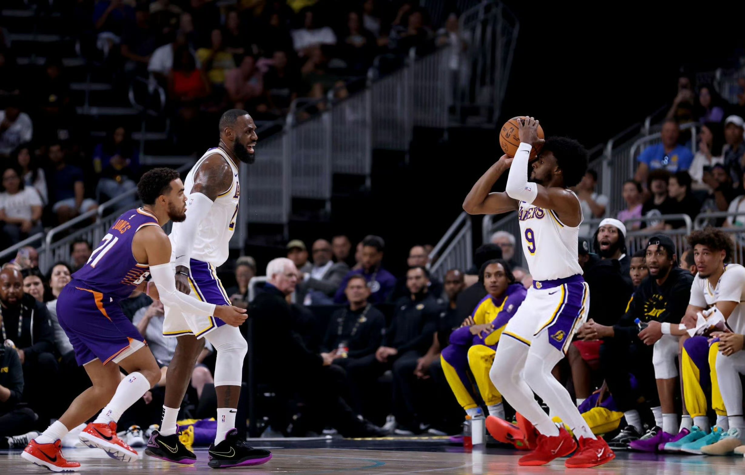 一场经典之战!NBA点燃球迷热情 一场经典之战!NBA点燃球迷热情