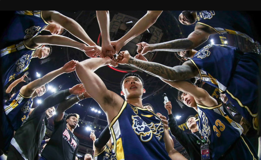 马刺横扫火箭，胡金秋高光表现