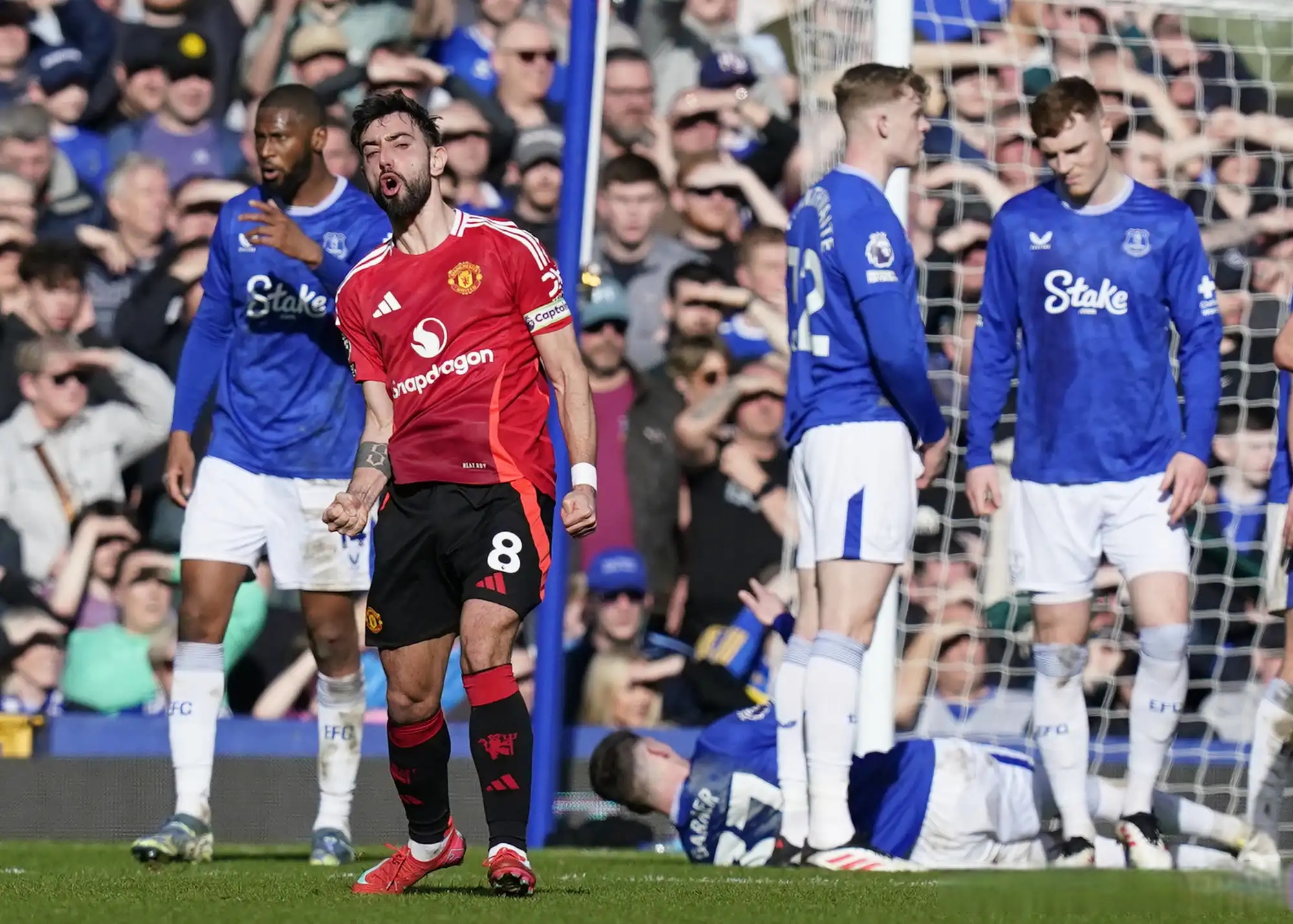 美国碾压英格兰,莱万点燃赛场 美国碾压英格兰,莱万点燃赛场