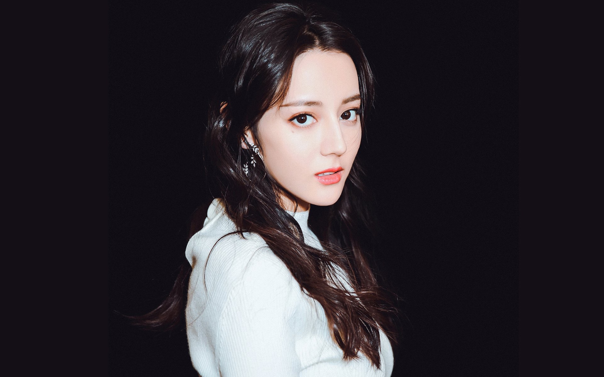 足球的双面镜，厄瓜多尔的坚韧与德里赫特的统治力