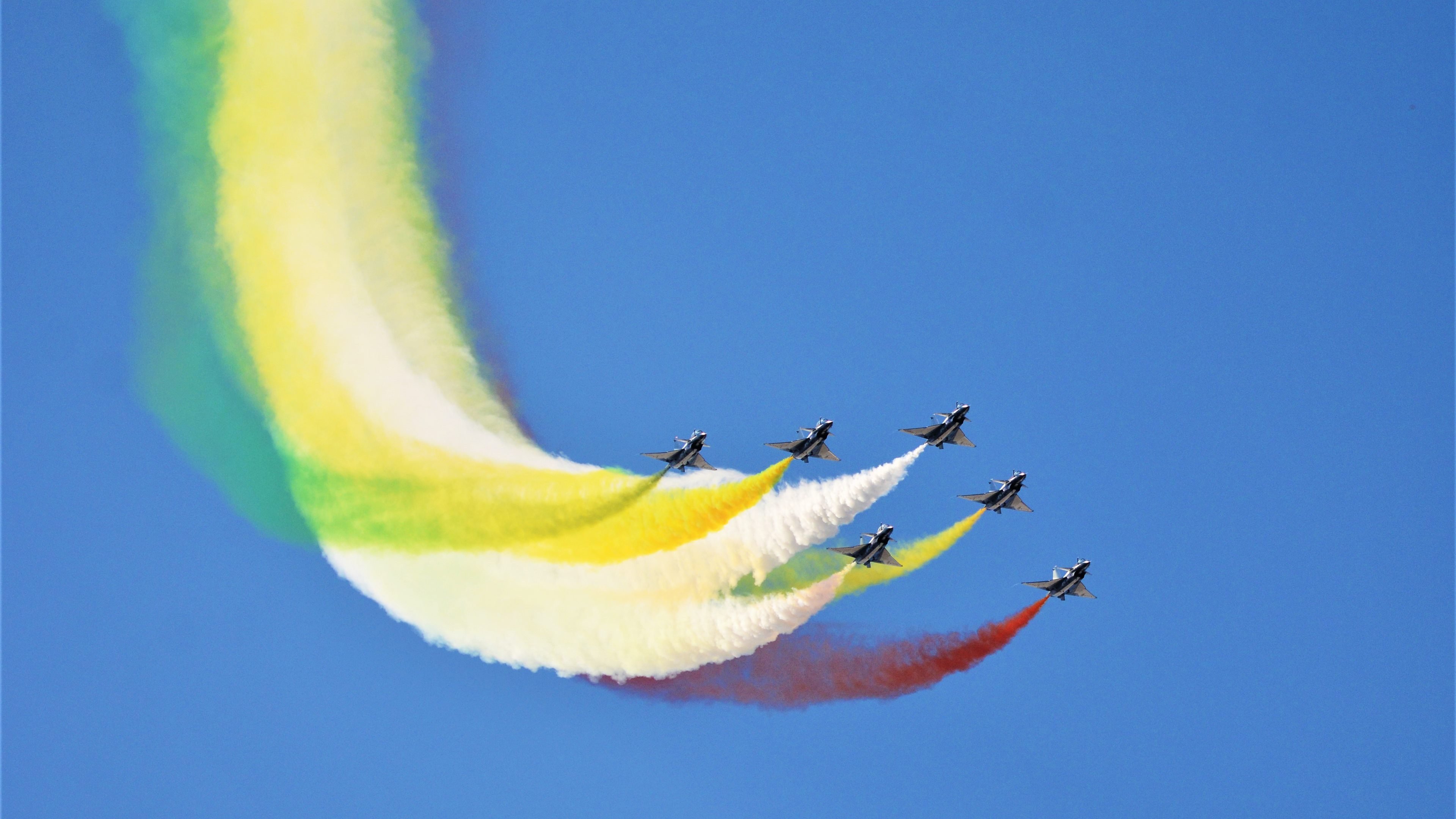 绿茵与雪山间的篮球智慧，当战术铁壁遇见天赋洪流